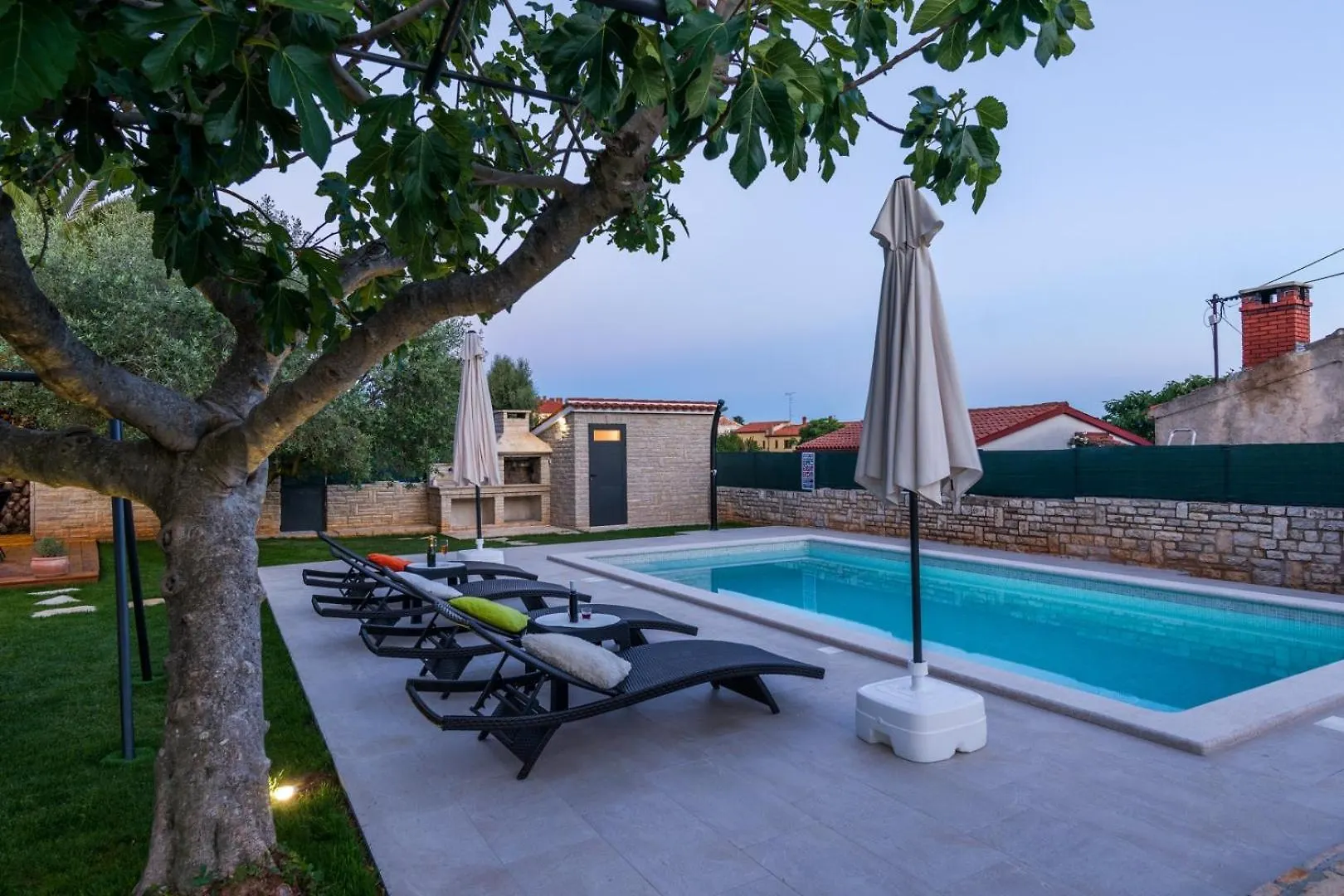 Villa Pietra For 6 People Near Fazana With Sea View - Children Playground & Pet Friendly Galizana