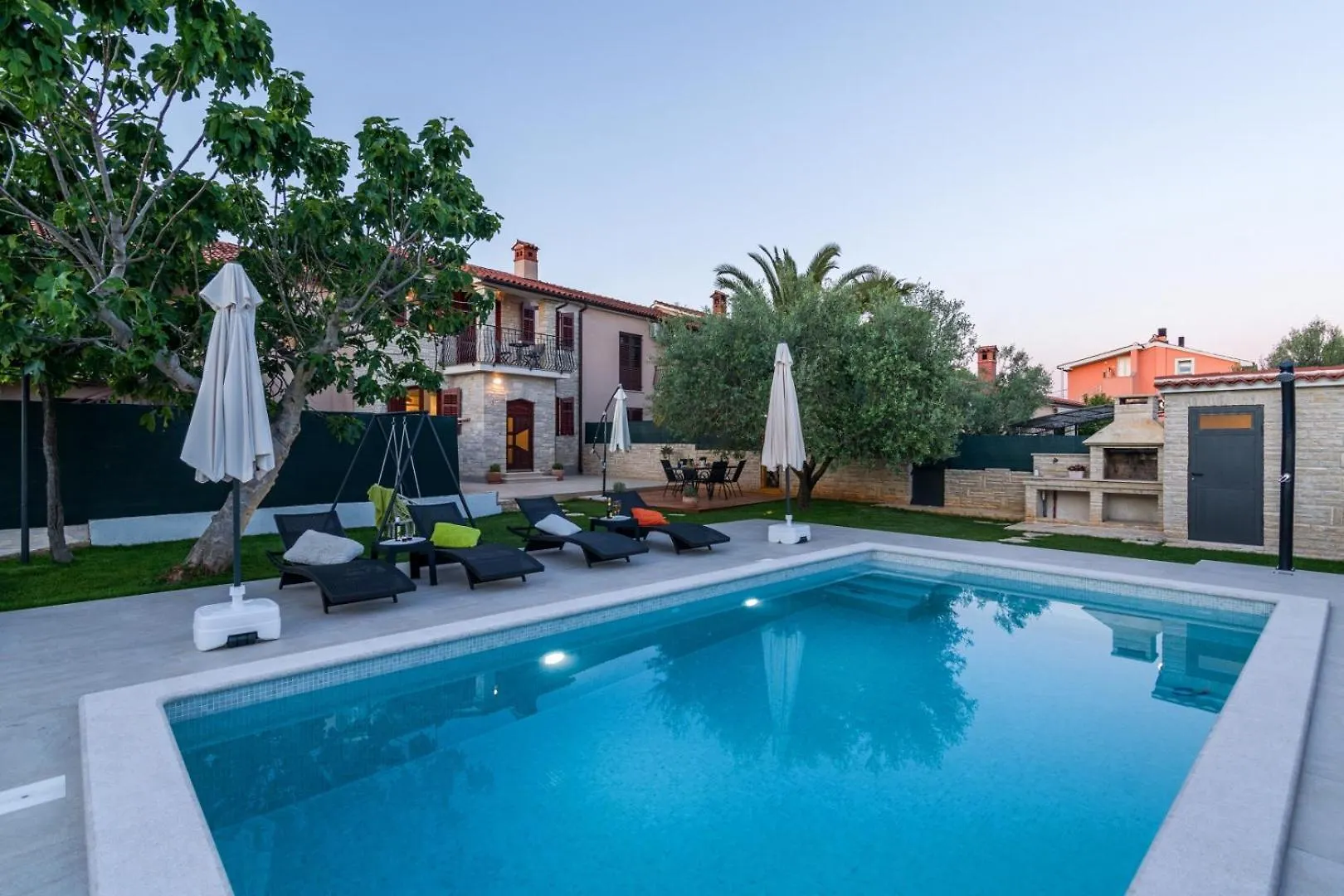 Villa Pietra For 6 People Near Fazana With Sea View - Children Playground & Pet Friendly Galizana