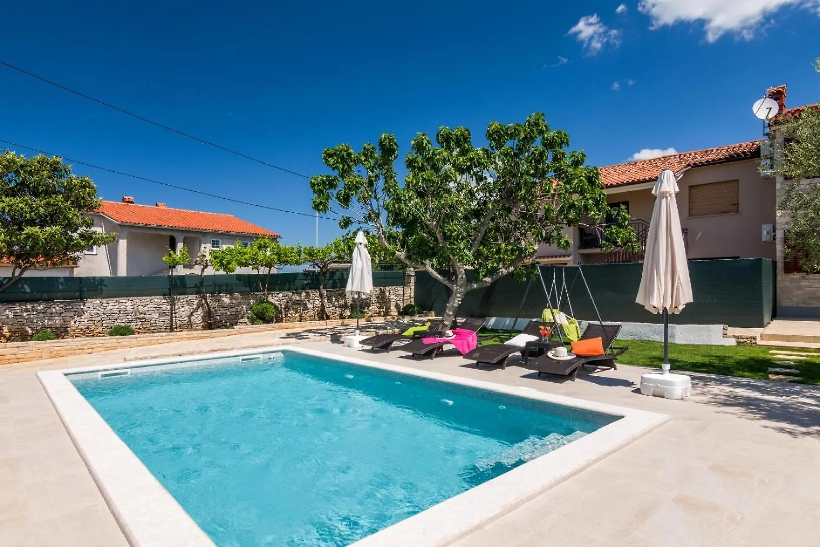Villa Pietra For 6 People Near Fazana With Sea View - Children Playground & Pet Friendly Galizana
