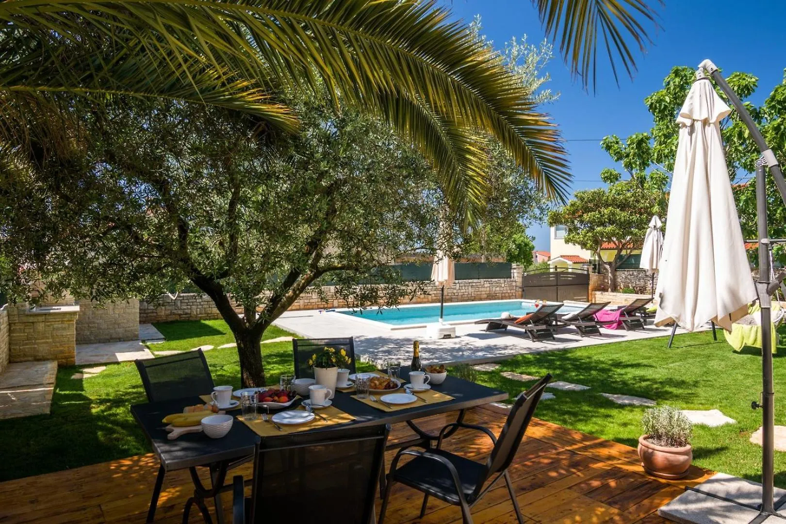 Villa Pietra For 6 People Near Fazana With Sea View - Children Playground & Pet Friendly Galizana