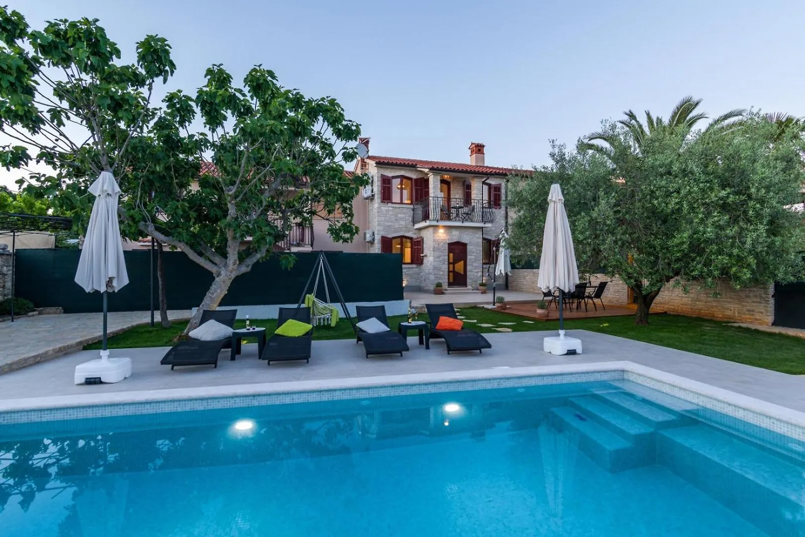 Villa Pietra For 6 People Near Fazana With Sea View - Children Playground & Pet Friendly Galizana